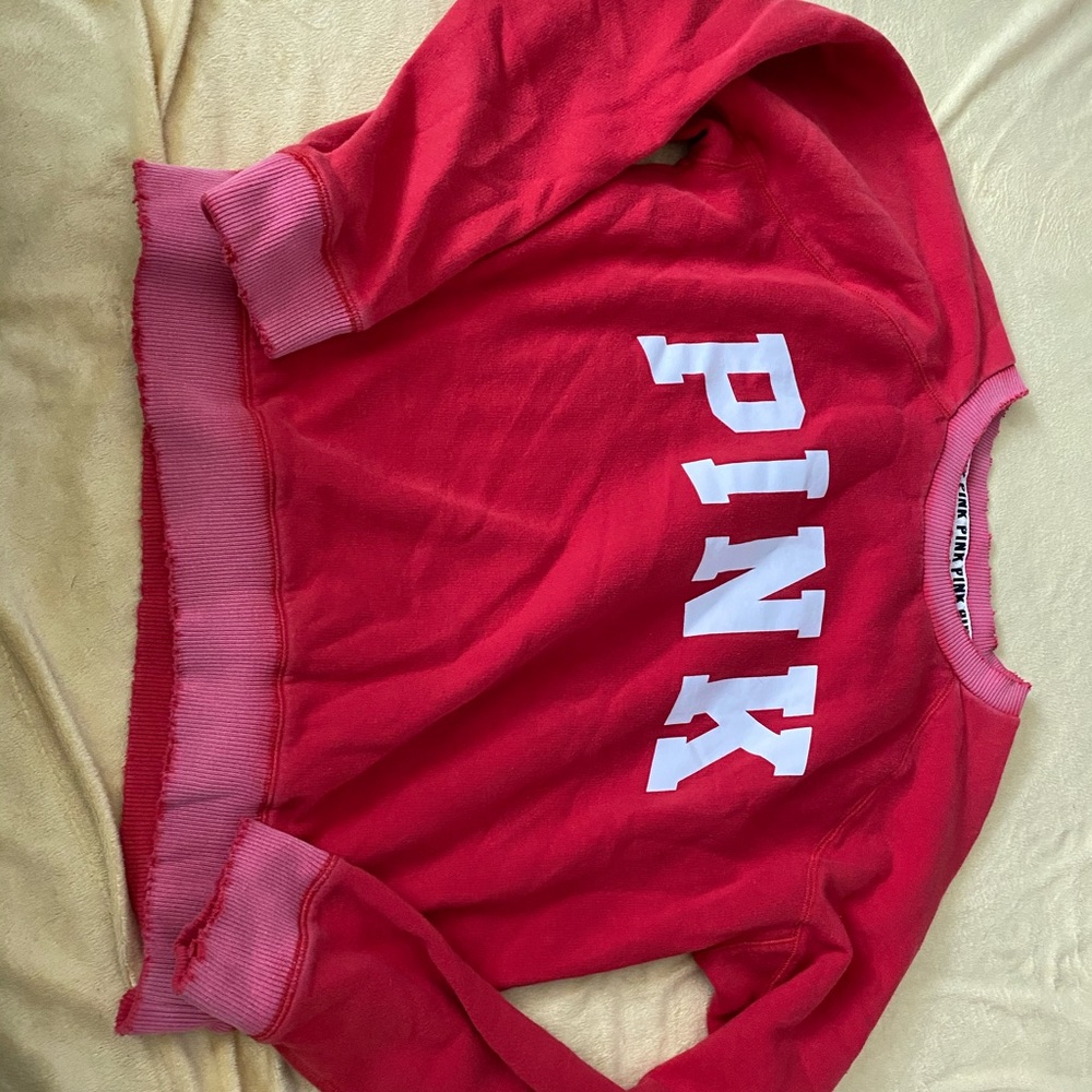 Victoria’s Secret crop screw neck
